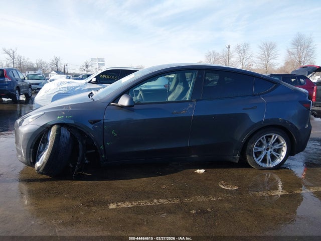 2023 Tesla Model Y Awd/long Range Dual Motor All-wheel Drive მანქანა იყიდება აუქციონზე, vin: 7SAYGAEE5PF672370, აუქციონის ნომერი: 44464615