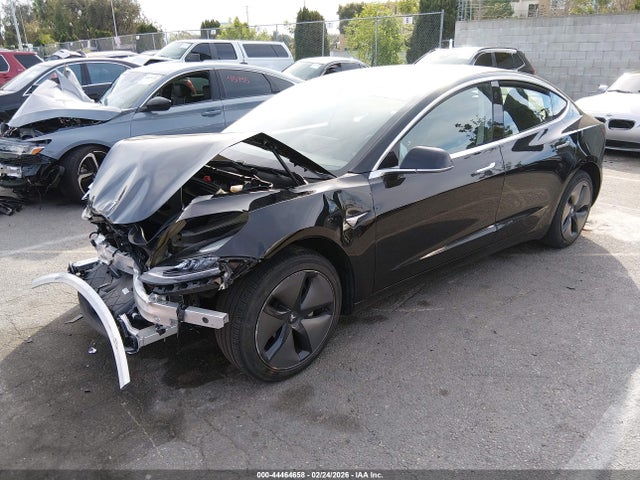 44464658 :رقم المزاد ، 5YJ3E1EA0JF157469 vin ، 2018 Tesla Model 3 Long Range/mid Range مزاد بيع