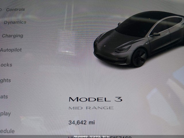 44464658 :رقم المزاد ، 5YJ3E1EA0JF157469 vin ، 2018 Tesla Model 3 Long Range/mid Range مزاد بيع