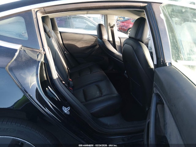 44464658 :رقم المزاد ، 5YJ3E1EA0JF157469 vin ، 2018 Tesla Model 3 Long Range/mid Range مزاد بيع