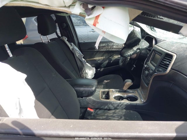 1C4RJEAGXHC888151 Jeep Grand Cherokee Laredo 4x2