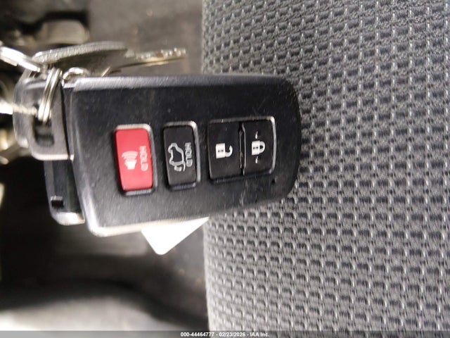 JTMRJREV8GD030489 Toyota Rav4 Hybrid Xle