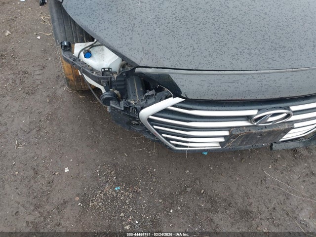 5NPD74LF8JH272563 Hyundai ELANTRA SE