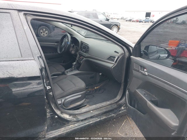 5NPD74LF8JH272563 Hyundai ELANTRA SE