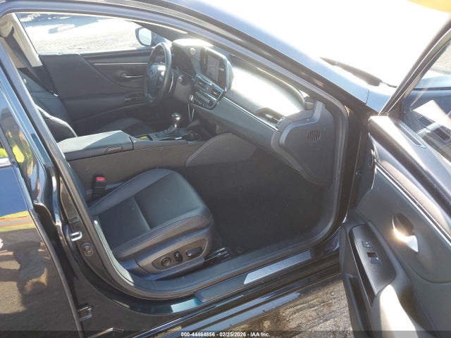 58ADA1C12RU045279 Lexus ES 300H