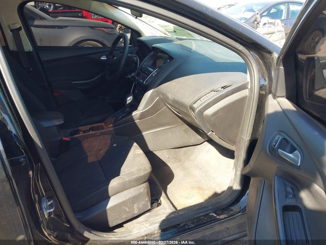 44464880 :رقم المزاد ، 1FADP3H23JL312775 vin ، 2018 Ford Focus Sel مزاد بيع