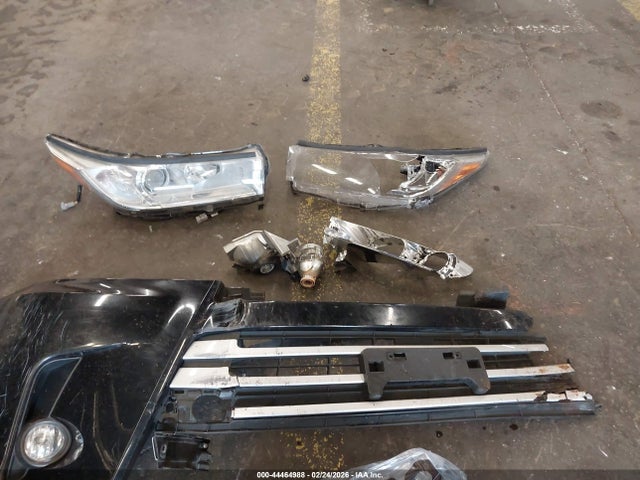 5TDJZRFHXKS570471 Toyota Highlander Xle