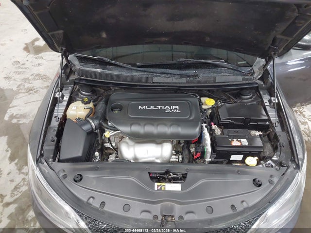 1C3CCCAB3FN673435 Chrysler 200 Limited