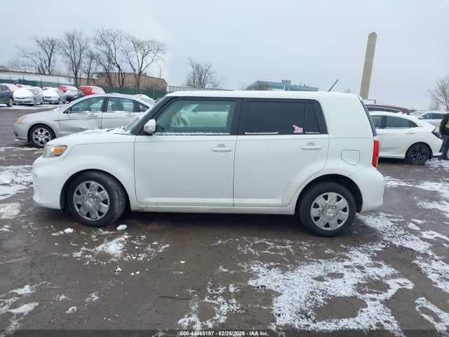 Scion Xb Release Series 2014 JTLZE4FE6EJ059689 Image 14