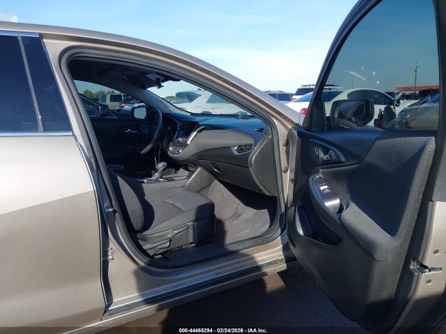 1G1ZD5ST4NF131140 Chevrolet MALIBU LT