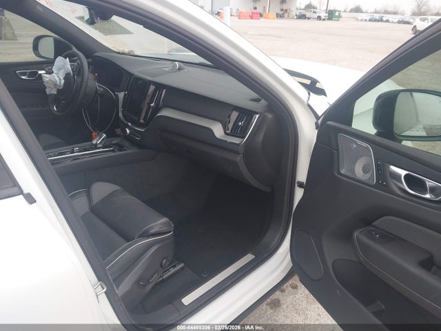 2025 VOLVO XC60 PLUG-IN HYBRID YV4H60RP1S1180472 Photo 4