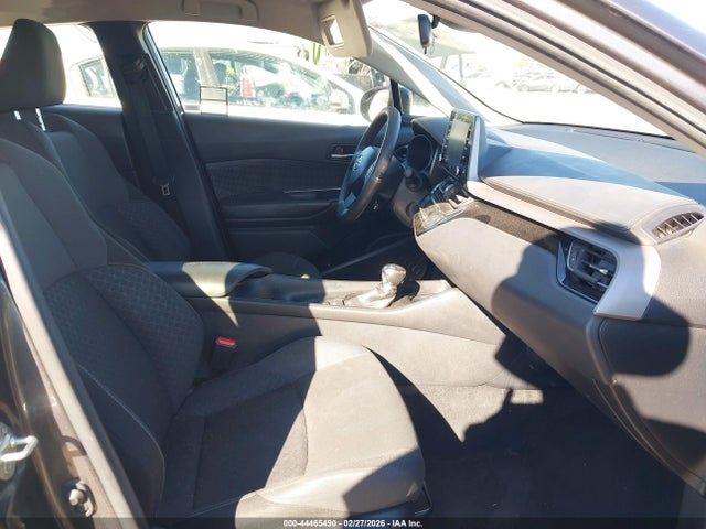 JTNKHMBX0M1096646 Toyota C-HR LE