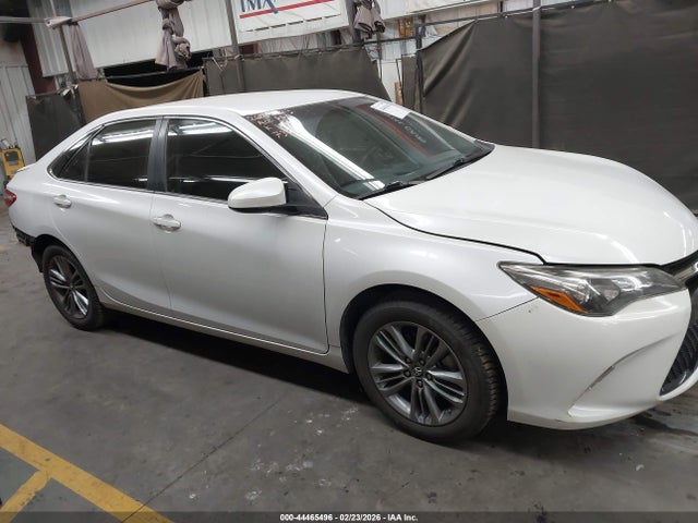 4T1BF1FK2GU197371 Toyota CAMRY SE