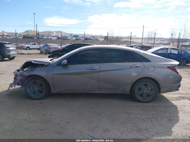 KMHLS4AG8NU307003 Hyundai ELANTRA SEL