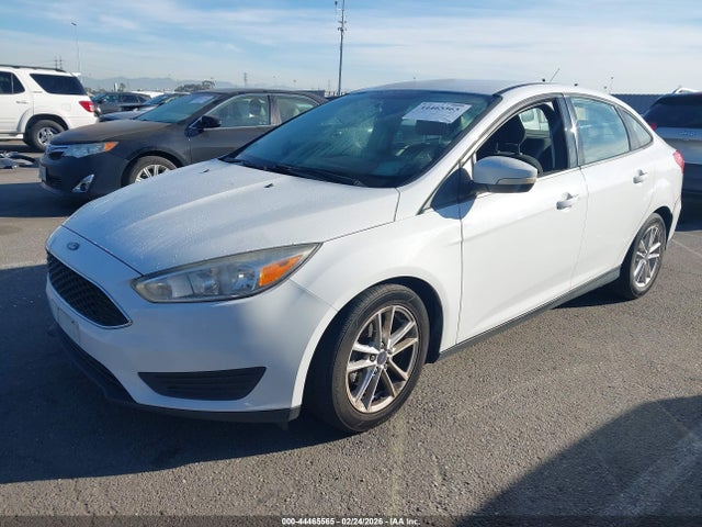 Ford FOCUS SE 2015 1FADP3F24FL380304 Image 2