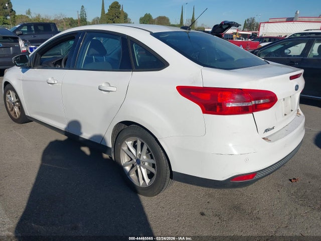 Ford FOCUS SE 2015 1FADP3F24FL380304 Image 3