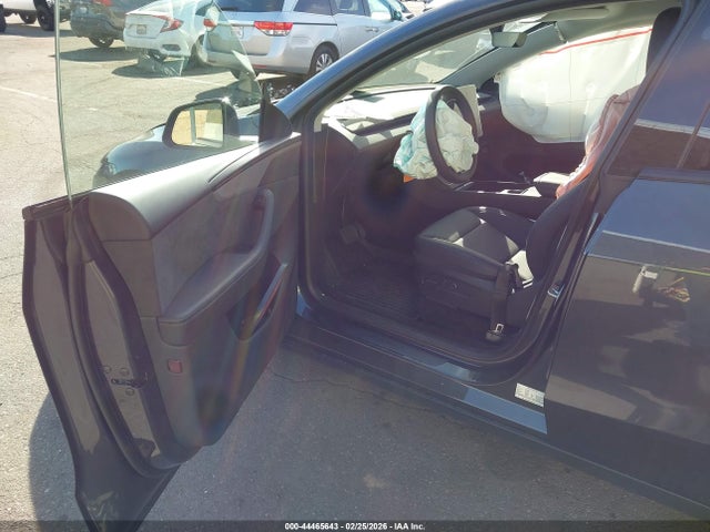 2026 Tesla Model Y Premium Rear-wheel Drive/standard Rear-wheel Drive მანქანა იყიდება აუქციონზე, vin: 7SAYGDED9TA583370, აუქციონის ნომერი: 44465643