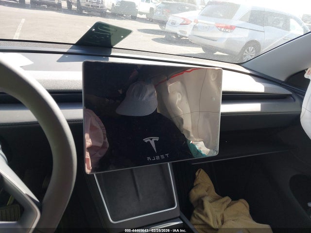 2026 Tesla Model Y Premium Rear-wheel Drive/standard Rear-wheel Drive მანქანა იყიდება აუქციონზე, vin: 7SAYGDED9TA583370, აუქციონის ნომერი: 44465643
