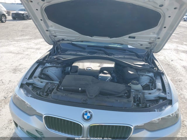 44465710 :رقم المزاد ، WBA3B1G55FNT63417 vin ، 2015 Bmw 320i مزاد بيع