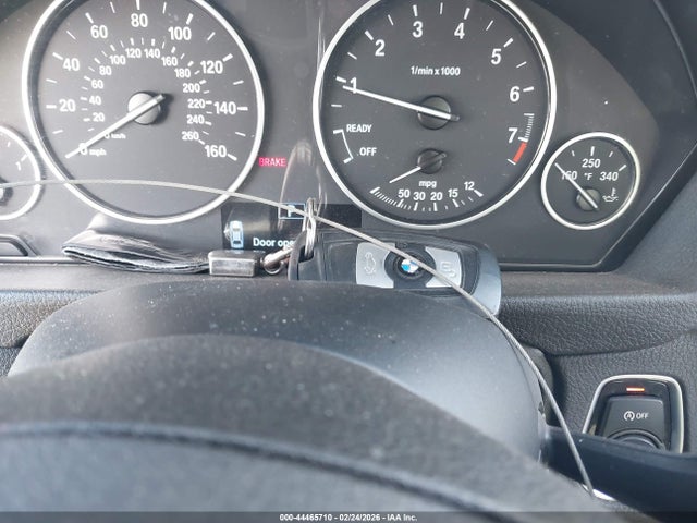 44465710 :رقم المزاد ، WBA3B1G55FNT63417 vin ، 2015 Bmw 320i مزاد بيع