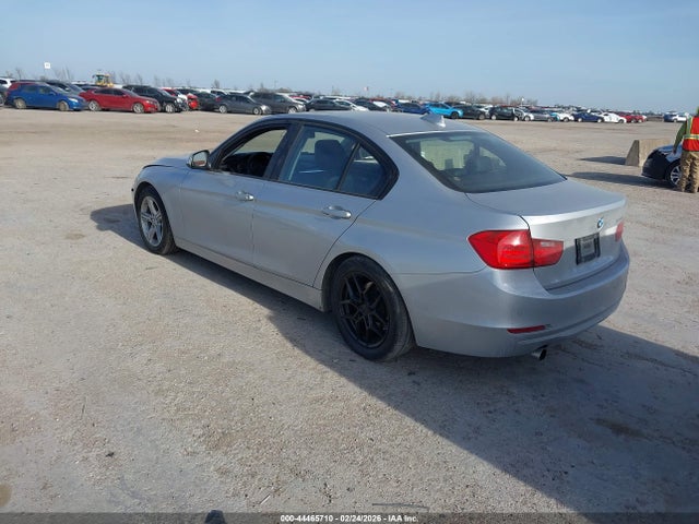 44465710 :رقم المزاد ، WBA3B1G55FNT63417 vin ، 2015 Bmw 320i مزاد بيع