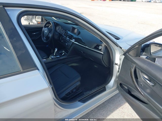 44465710 :رقم المزاد ، WBA3B1G55FNT63417 vin ، 2015 Bmw 320i مزاد بيع