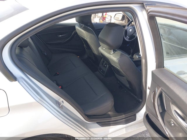44465710 :رقم المزاد ، WBA3B1G55FNT63417 vin ، 2015 Bmw 320i مزاد بيع