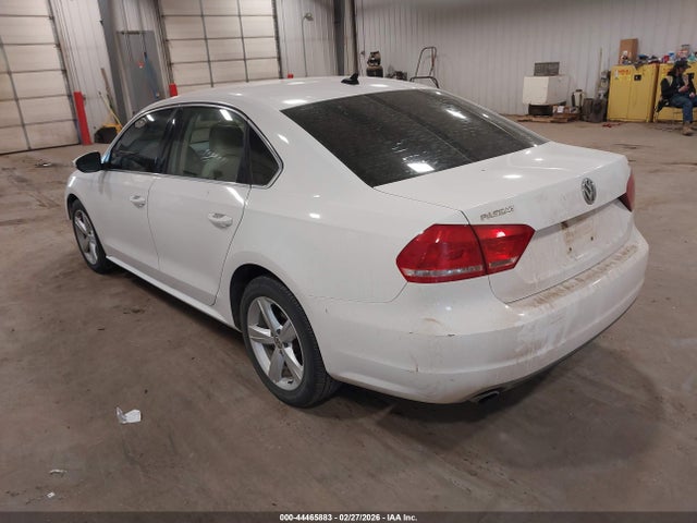 2012 Volkswagen Passat 2.5l Se მანქანა იყიდება აუქციონზე, vin: 1VWBH7A33CC050667, აუქციონის ნომერი: 44465883