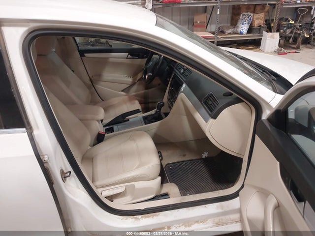 2012 Volkswagen Passat 2.5l Se მანქანა იყიდება აუქციონზე, vin: 1VWBH7A33CC050667, აუქციონის ნომერი: 44465883