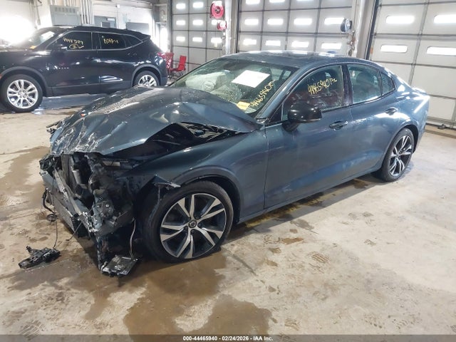 2019 VOLVO S60 7JRA22TM4KG017162 Photo 1