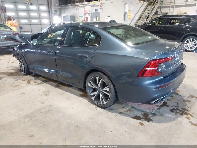 2019 VOLVO S60 7JRA22TM4KG017162 Photo 2