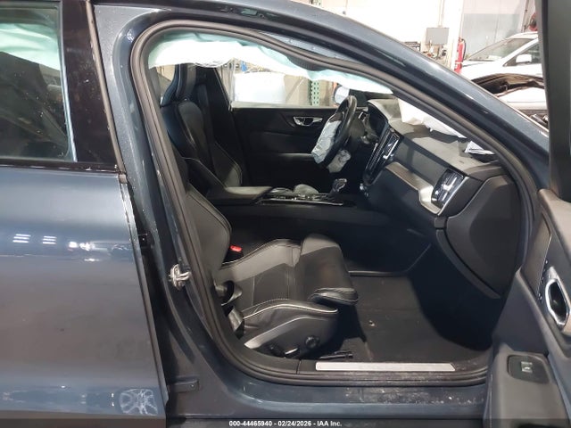 2019 VOLVO S60 7JRA22TM4KG017162 Photo 4