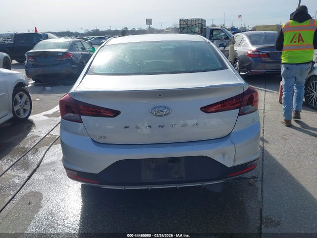 Hyundai ELANTRA SE 2019 5NPD74LF8KH477303 Image 16