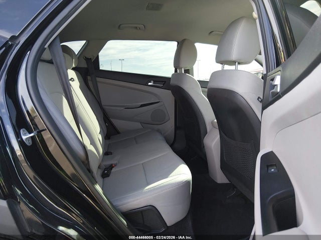 KM8J23A45KU973609 Hyundai TUCSON SE