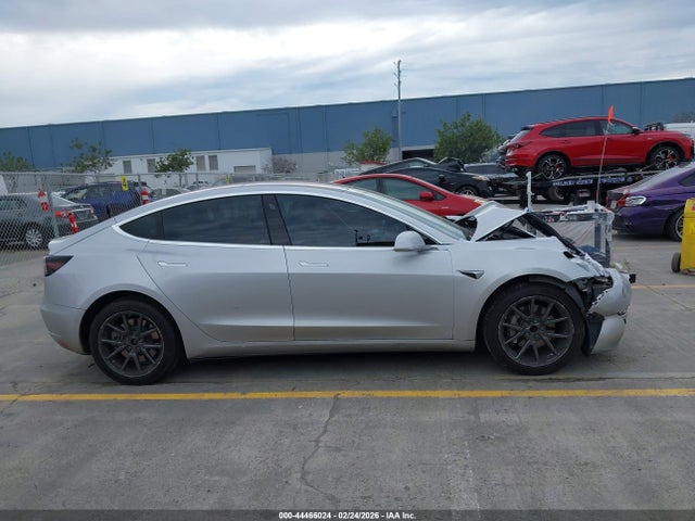 2017 Tesla Model 3 Long Range/standard მანქანა იყიდება აუქციონზე, vin: 5YJ3E1EA3HF002876, აუქციონის ნომერი: 44466024