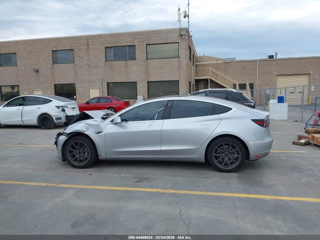 2017 Tesla Model 3 Long Range/standard მანქანა იყიდება აუქციონზე, vin: 5YJ3E1EA3HF002876, აუქციონის ნომერი: 44466024