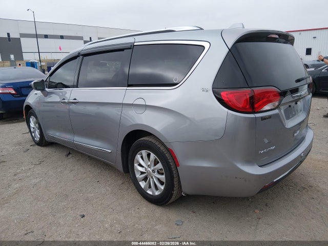 2019 CHRYSLER PACIFICA 2C4RC1BG4KR540085 Photo 2