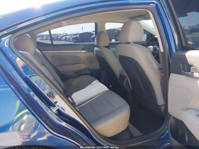 5NPD84LF4JH295688 Hyundai ELANTRA SEL