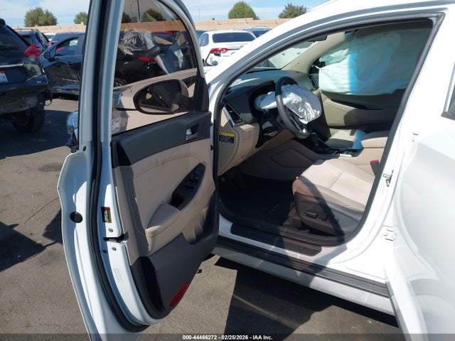 KM8J33A47HU564503 Hyundai TUCSON SE