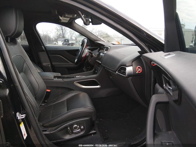 2019 JAGUAR F-PACE SADCM2FVXKA352083 Photo 4