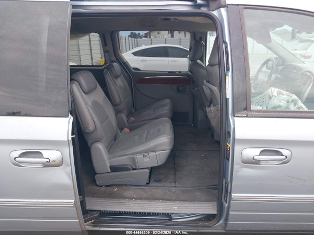 Продажа на аукционе авто 2005 Chrysler Town & Country Limited, vin: 2C8GP64L05R319265, номер лота: 44466309
