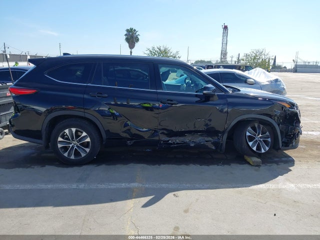 5TDGZRBH9MS089470 Toyota Highlander Xle