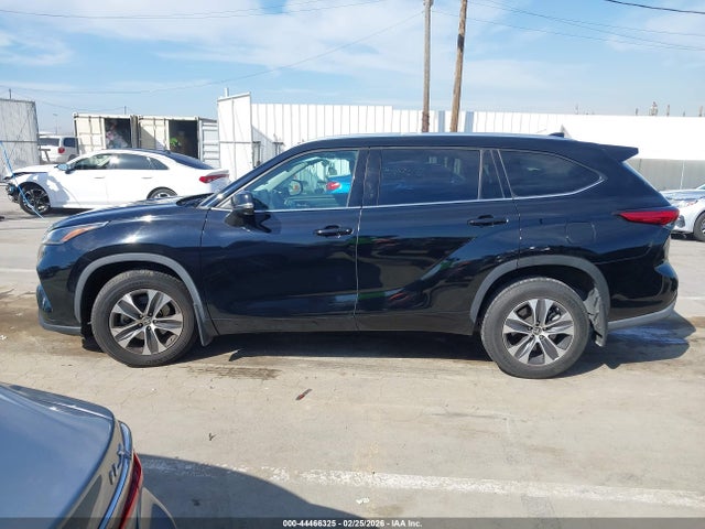 5TDGZRBH9MS089470 Toyota Highlander Xle
