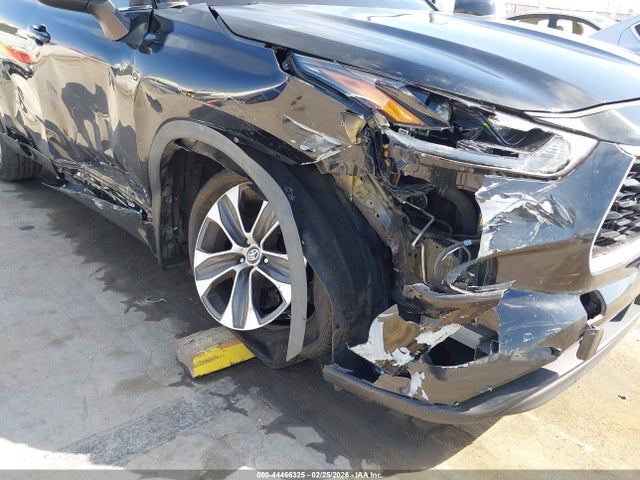 5TDGZRBH9MS089470 Toyota Highlander Xle
