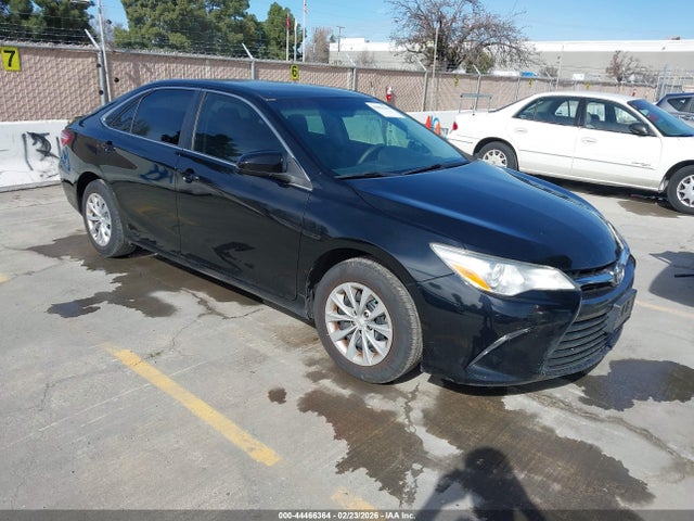 44466364 :رقم المزاد ، 4T1BF1FK3HU374074 vin ، 2017 Toyota Camry Le مزاد بيع