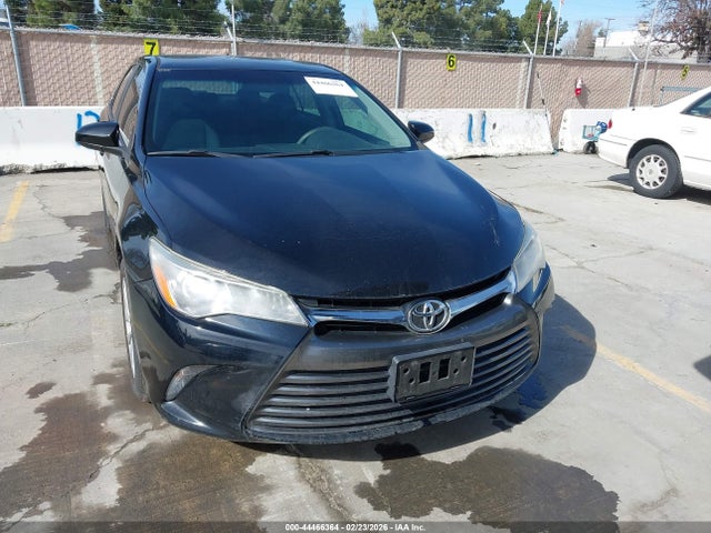 44466364 :رقم المزاد ، 4T1BF1FK3HU374074 vin ، 2017 Toyota Camry Le مزاد بيع