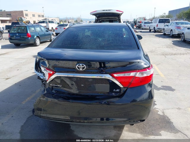 44466364 :رقم المزاد ، 4T1BF1FK3HU374074 vin ، 2017 Toyota Camry Le مزاد بيع