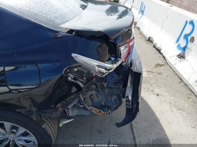 44466364 :رقم المزاد ، 4T1BF1FK3HU374074 vin ، 2017 Toyota Camry Le مزاد بيع