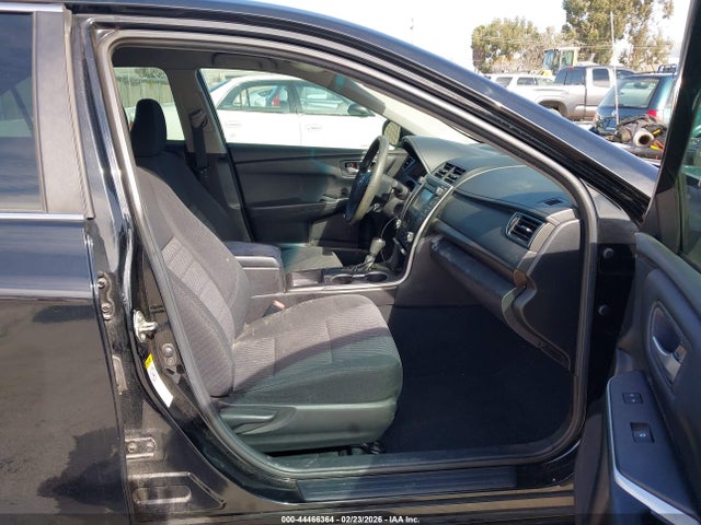 44466364 :رقم المزاد ، 4T1BF1FK3HU374074 vin ، 2017 Toyota Camry Le مزاد بيع