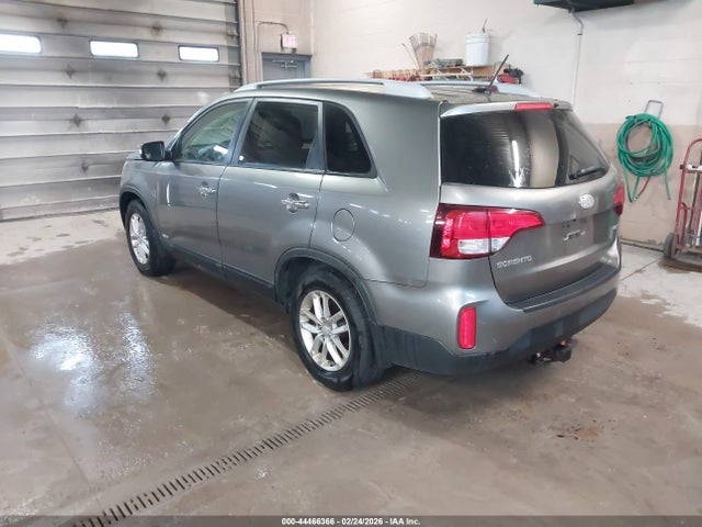 KIA SORENTO LX 2015 5XYKTCA60FG556641 Image 3